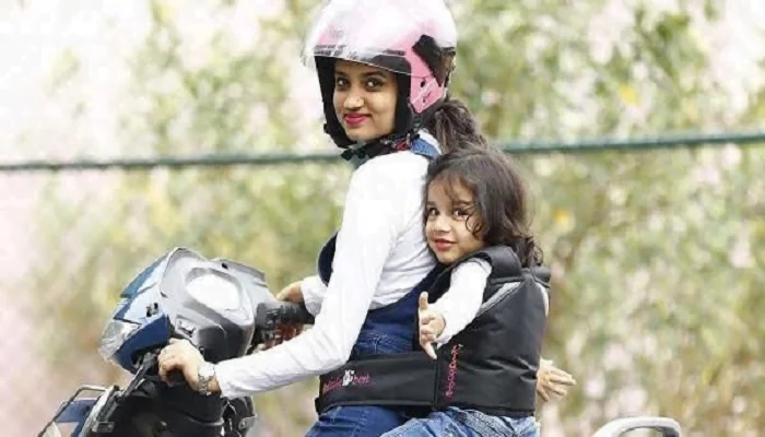 Tips Kendarai Motor Saat Bonceng Anak 1