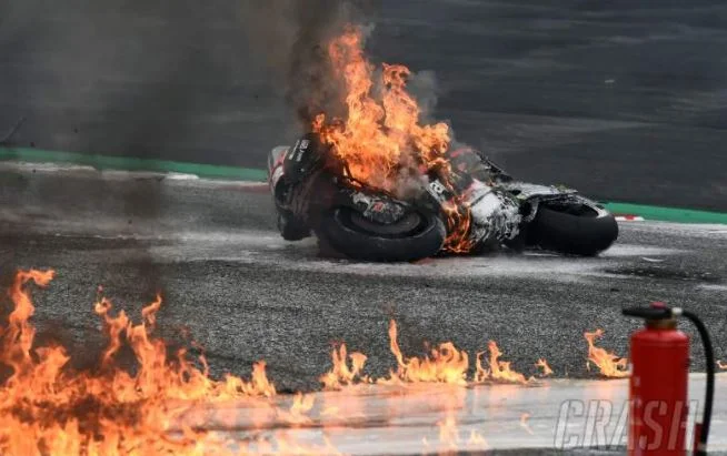 Motor Pedrosa Dan Savadori Terbakar Median Sport