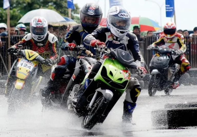 Balap Motor dalam Praktik: Tips dari Para Ahli