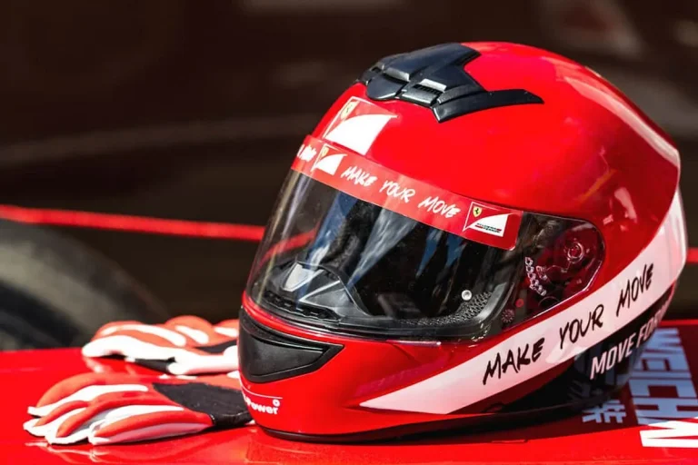 Balap Motor dan Seni Desain Helm Balap