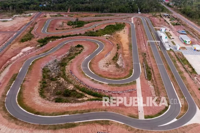 Balap Motor dan Seni Fotografi: Mengabadikan Aksi di Sirkuit