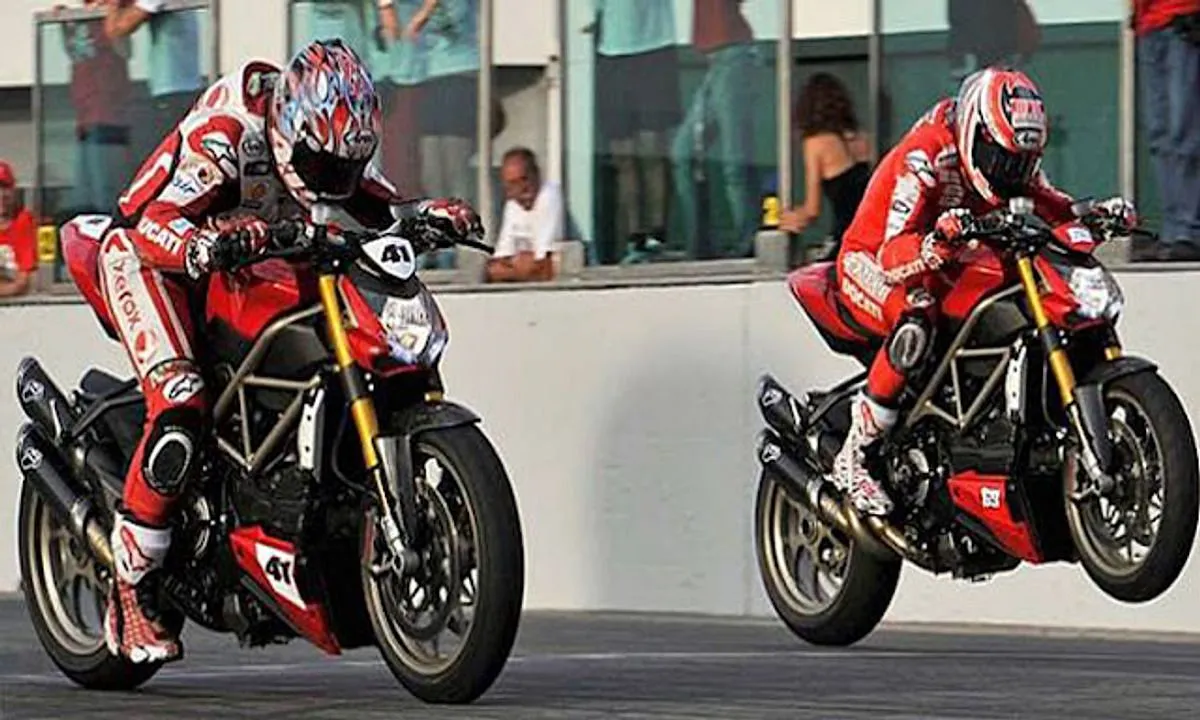 Balap Motor Retromodern Gabungan Elegansi Klasik Dan Teknologi Modern