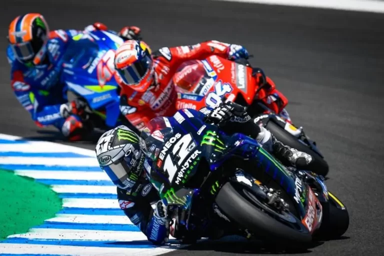 Fans Gila di Sirkuit Jerez