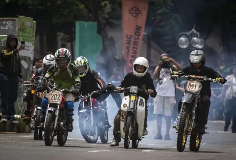 Fans Setia MotoGP: Antusiasme dan Kebanggaan