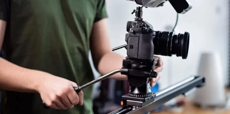 Film Dokumenter: Media yang Memukau