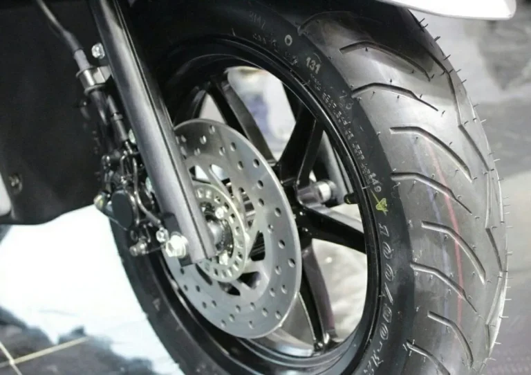 Keunggulan Ban Motor GP Khusus Hujan