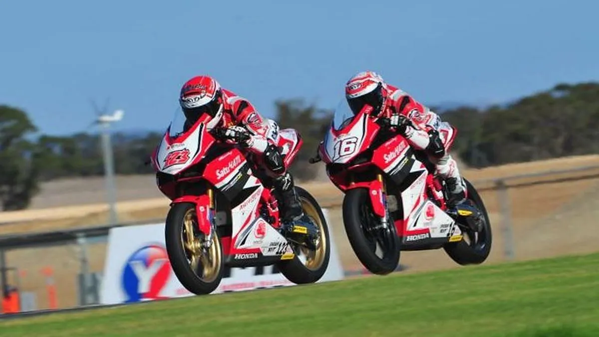 Kisah Inspiratif Dari Balap Motor Menaklukkan Tantangan