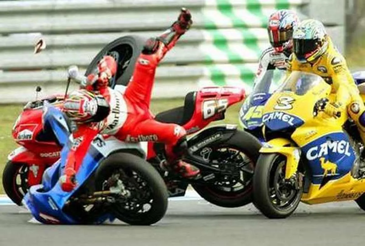 Kisah Kisah Unik Kejadian Lucu Saat Balap Motor Gp