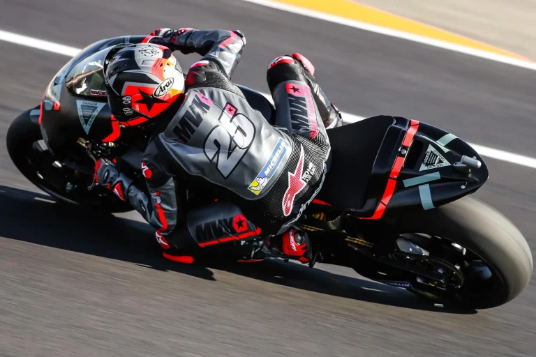 Balap Motor dalam Cuaca Ekstrem