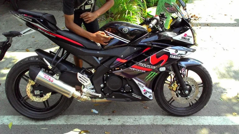 Koleksi Terkenal dengan Motif Motor GP Hitam Merah