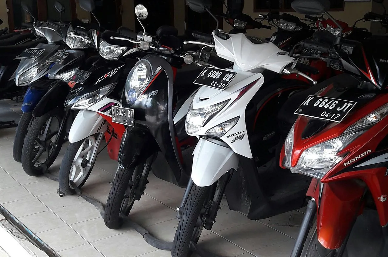 Kreatifitas Tak Terbatas Sepeda Motor Gp Eksklusif Dari Barang Bekas