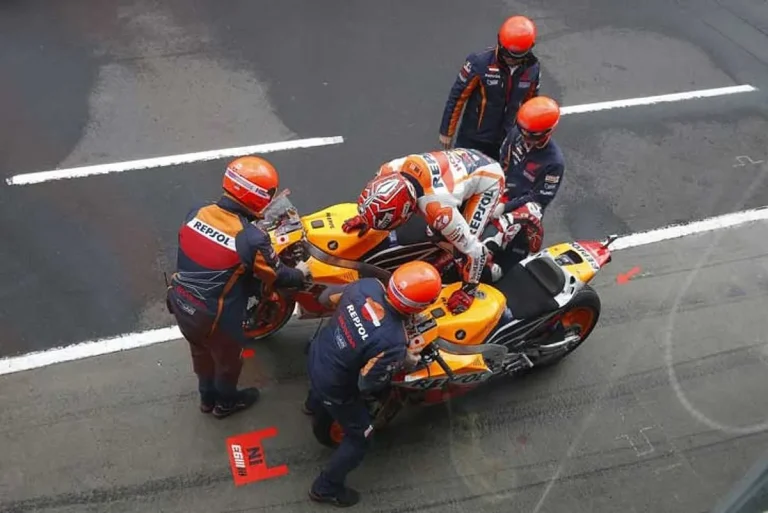 3. Mekanik MotoGP: Pilar Tak Terlihat di Pit Stop