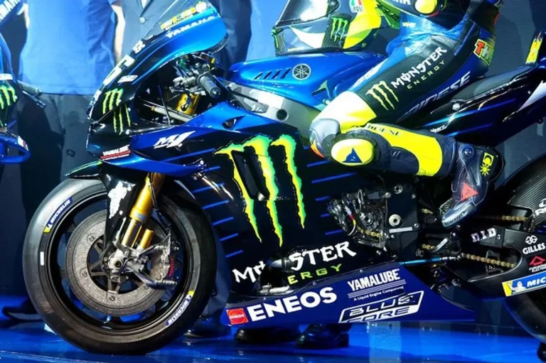 Mengapa Motor GP Hitam Putih Begitu Populer?