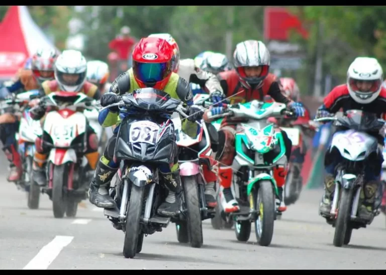 Menggali Inspirasi dari Dunia Balap Motor untuk Seni Anda