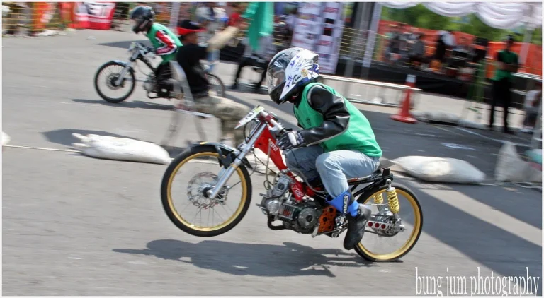 Mengulas Fenomena Balap Motor dan Dampaknya pada Dunia Perlengkapan Balap