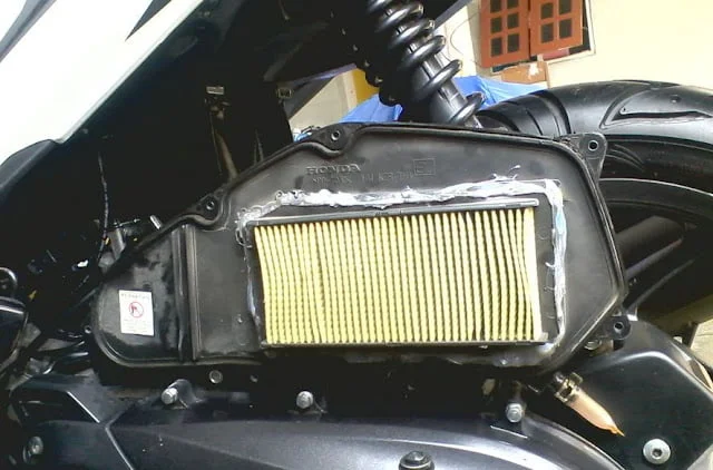 Tips Lengkap Mengganti Filter Udara Motor