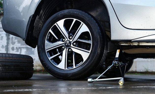 kenali Penyebab Ban Baru Licin dan Tips Aman Berkendara