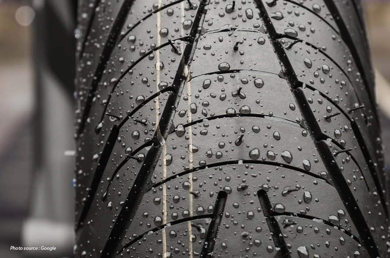 Anti Selip Simak Jenis Jenis Ban Motor Yang Aman Di Musim Hujan