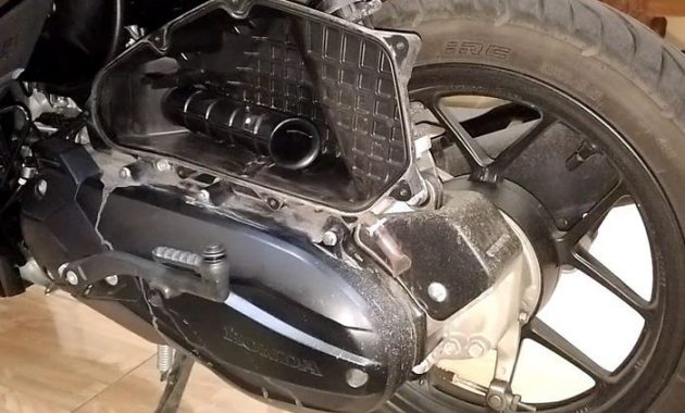 Content image for Mengapa Oli Bisa Naik ke Filter Udara Motor Matic? Ini Dia 9 Alasannya