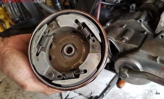 Content image for Berapa Kilometer Sekali Kampas Ganda Motor Matic Harus Diganti? Temukan Jawabannya di Sini
