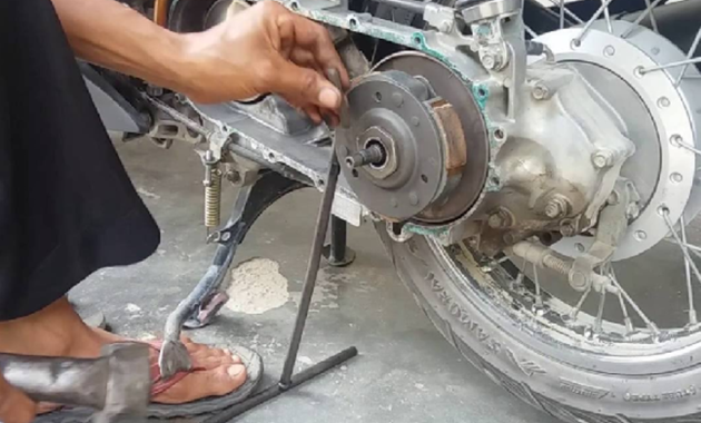 Content image for Berapa Kilometer Sekali Kampas Ganda Motor Matic Harus Diganti? Temukan Jawabannya di Sini