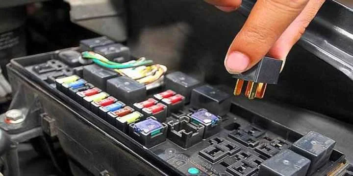 Waspada Ini 6 Faktor Penyebab Sekring Mobil Sering Putus Cuaca Hanya Salah Satun