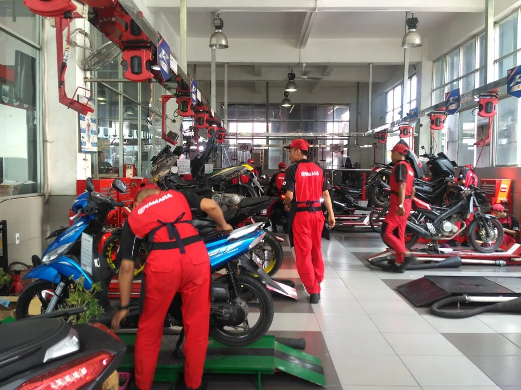 Servis Di Bengkel Resmi Vs Bengkel Umum 6 Perbedaan Yang Jarang Diketahui Bikers