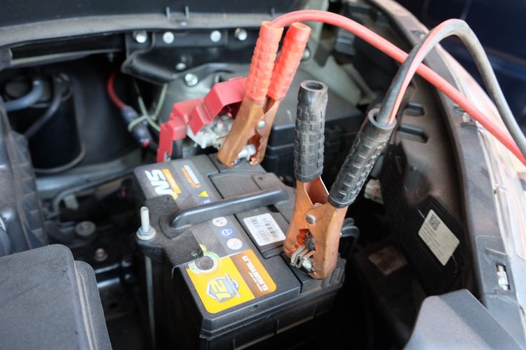 Tanda Aki Motor Mulai Lemah Tanda Aki Motor Mulai Lemah