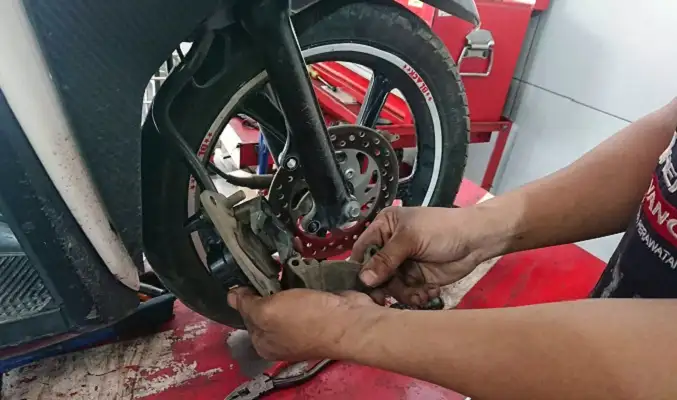 trik merawat rem cakram motor trik merawat rem cakram motor
