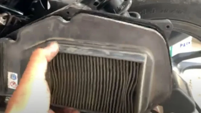 Gas Motor Terasa Berat Saat Jalan? filter udara kotor