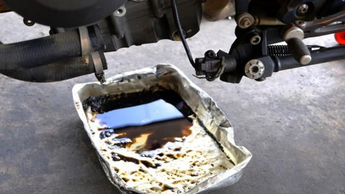 Gas Motor Terasa Berat Saat Jalan? jarang ganti oli