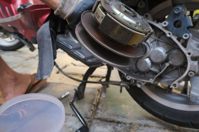 Tanda Fisik Kampas Ganda Motor Matic Aus