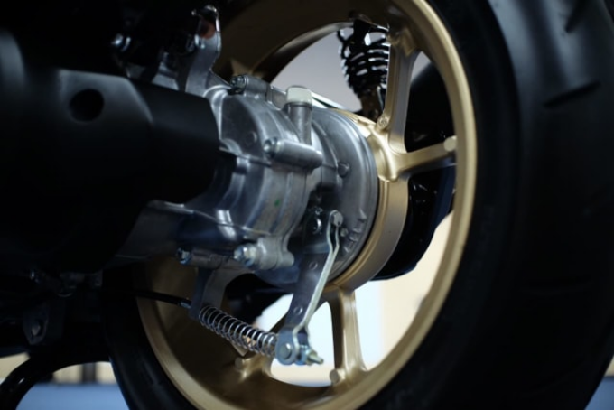 Penyebab Rem Belakang Motor Berdecit